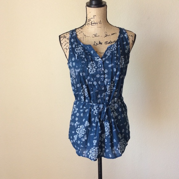 Levi's Tops - Levi's top (B54)